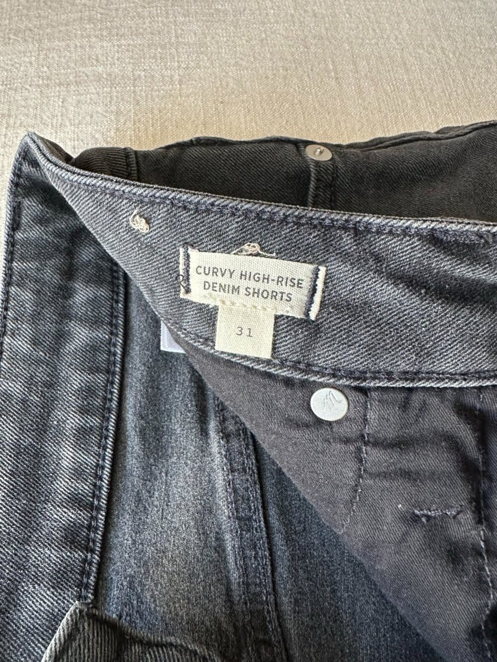 Size 31 Madewell Curvy High Rise Black Denim Shorts - Picture 3 of 4